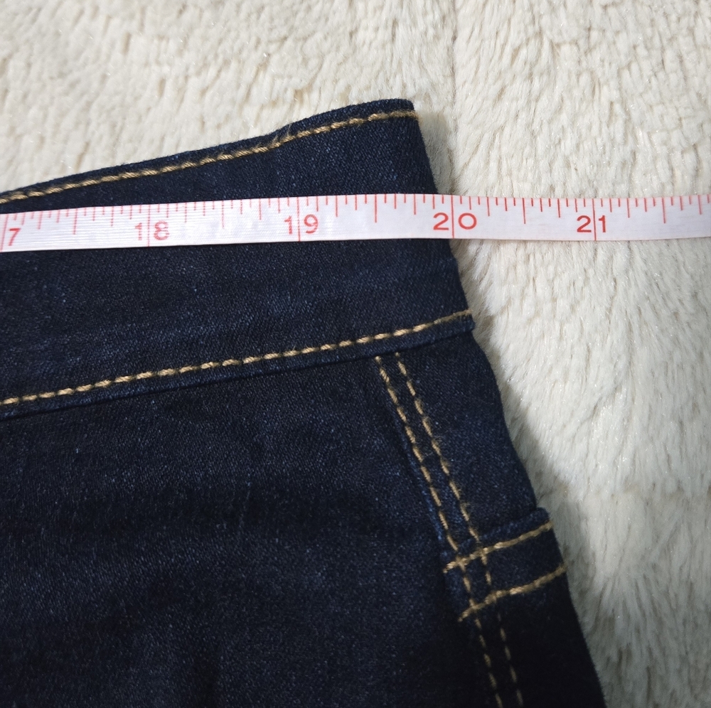 Gloria Vanderbilt Amanda Jeans All Around Slimming Effect Denim Capri, 18 W - Picture 13 of 14